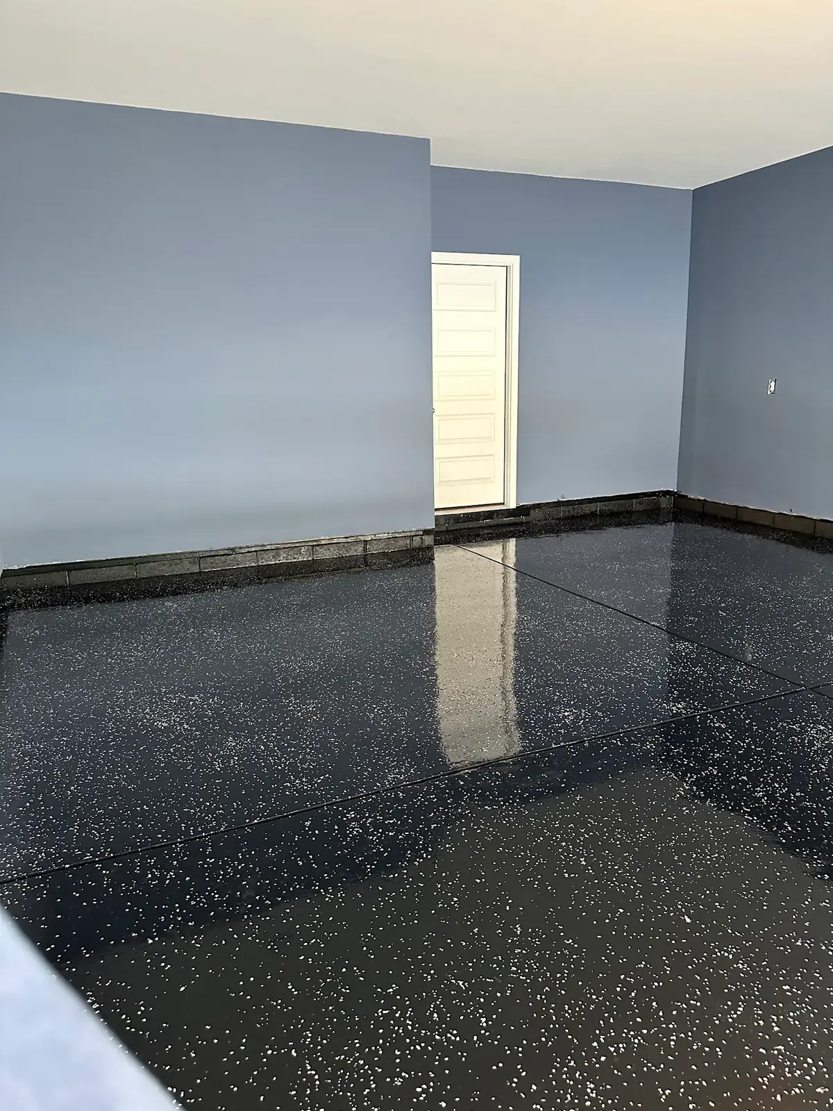 Showroom quality epoxy garage floor Carmel Indiana — Homerix Inc